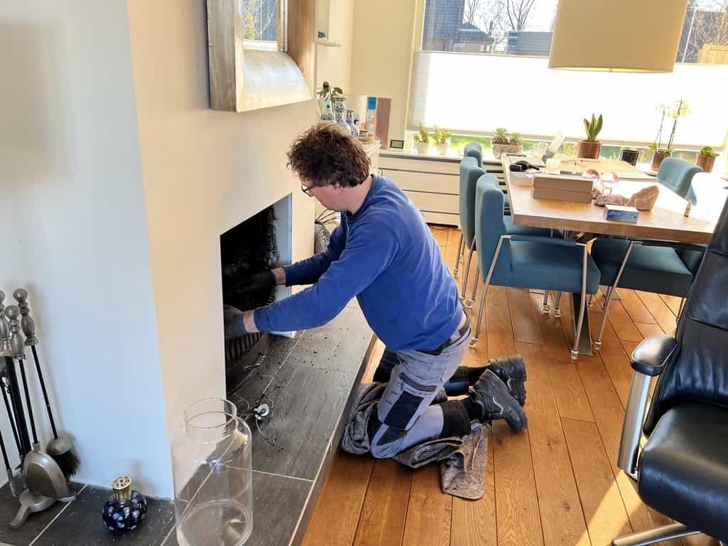 Schouwveger Twente kleed schoorsteenreiniger Schouwveger Twente kleed schoorsteenreiniger